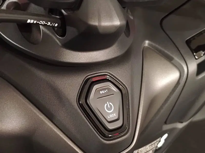 Yamaha T-Max 560 (2022 - 24) (14)
