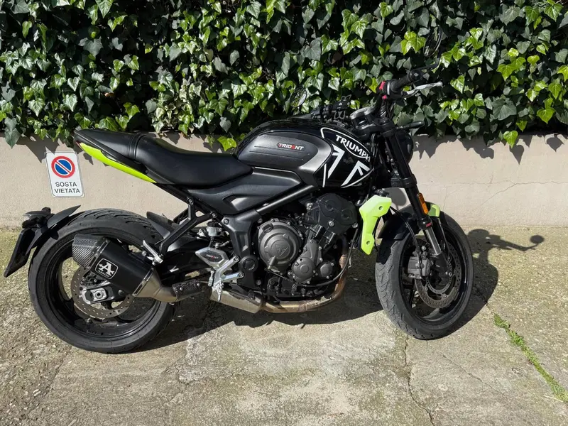Triumph Trident 660 Triple Tribute Edition (2024) (2)