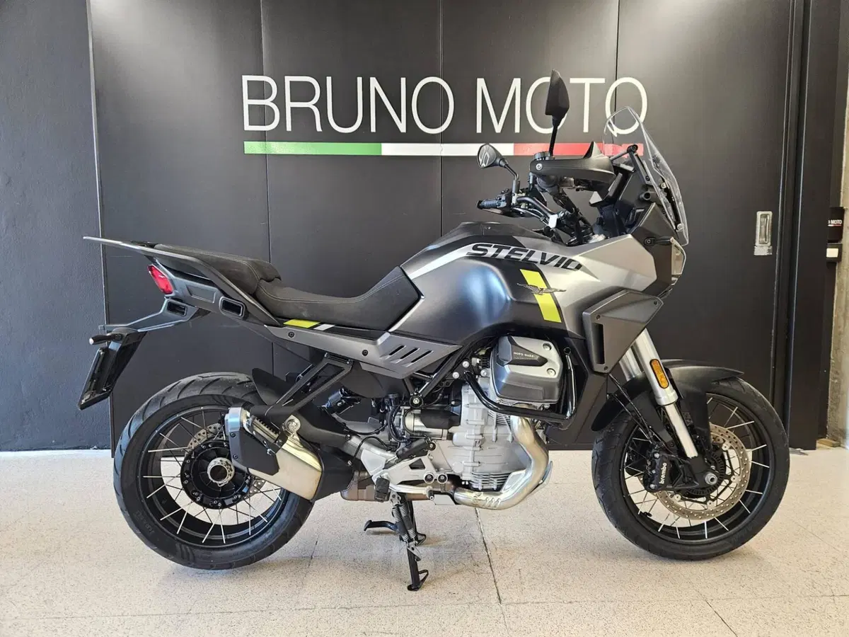 Moto Guzzi Stelvio (2024 - 26)