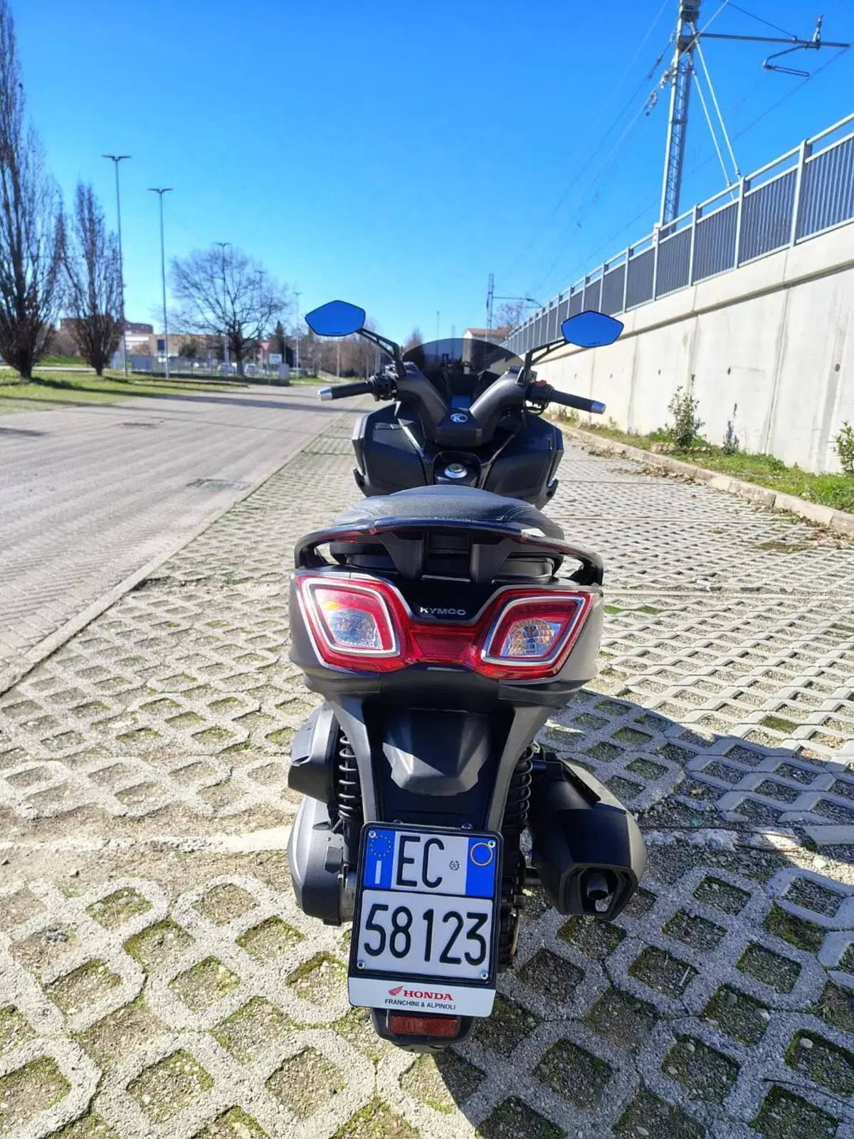 Kymco Downtown 350i ABS (2015 - 17) (5)