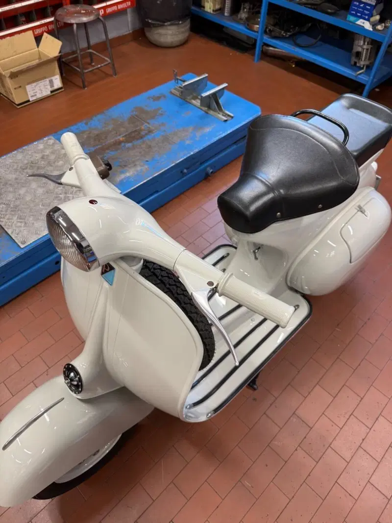 Piaggio Vespa (2)