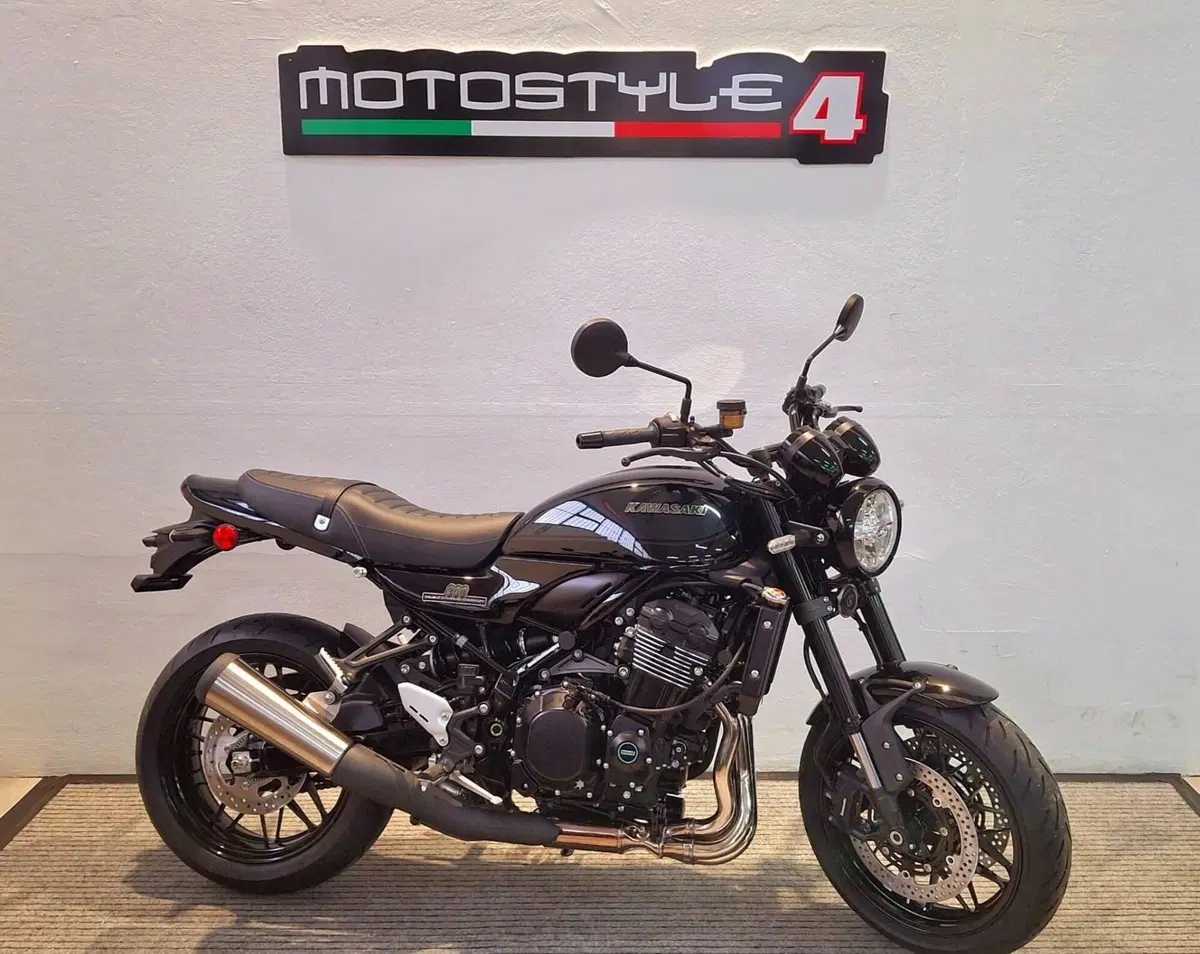 Kawasaki Z 900 RS Black Ball Edition (2026)