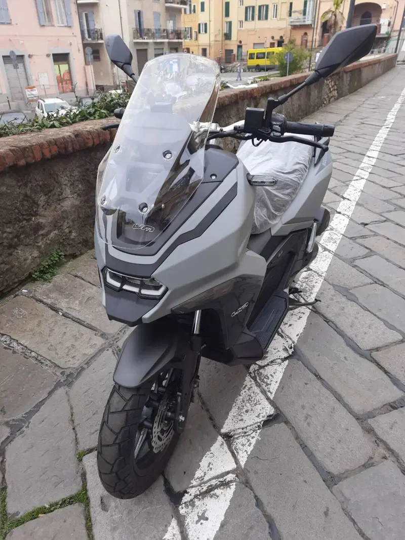Um Italia Rockville 125 (2025 - 26) (2)