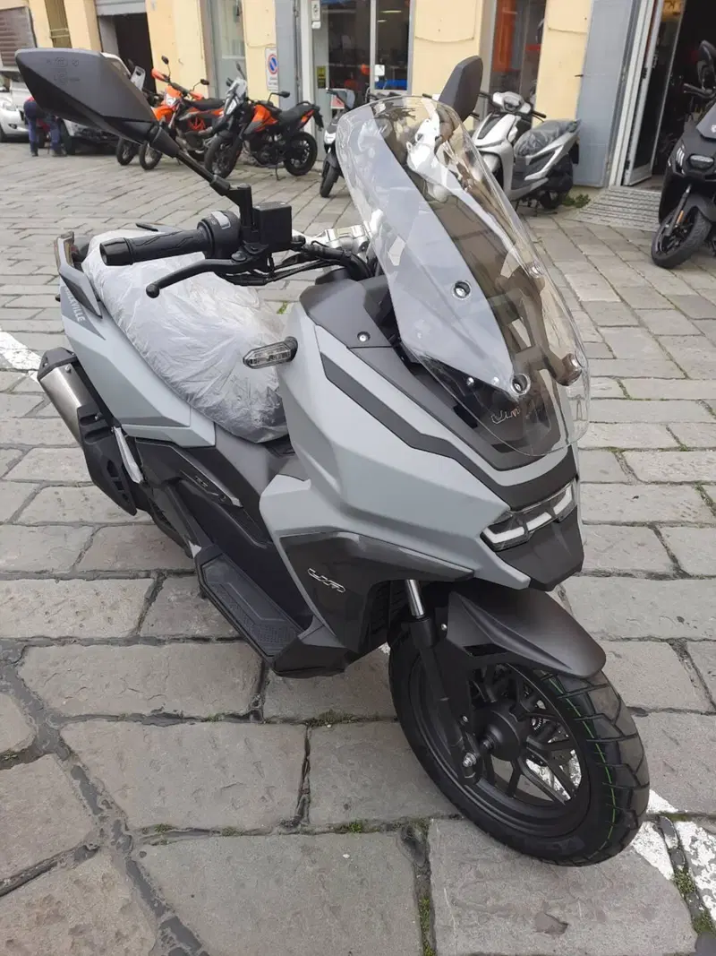 Um Italia Rockville 125 (2025 - 26) (3)