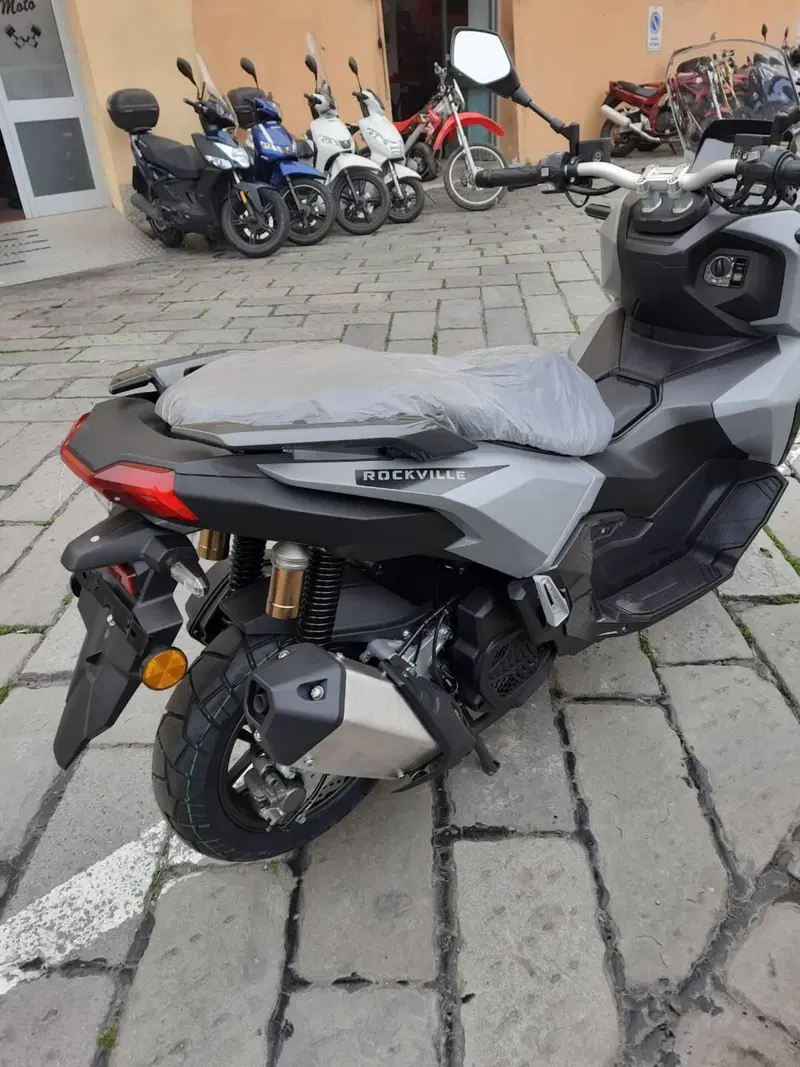 Um Italia Rockville 125 (2025 - 26) (4)