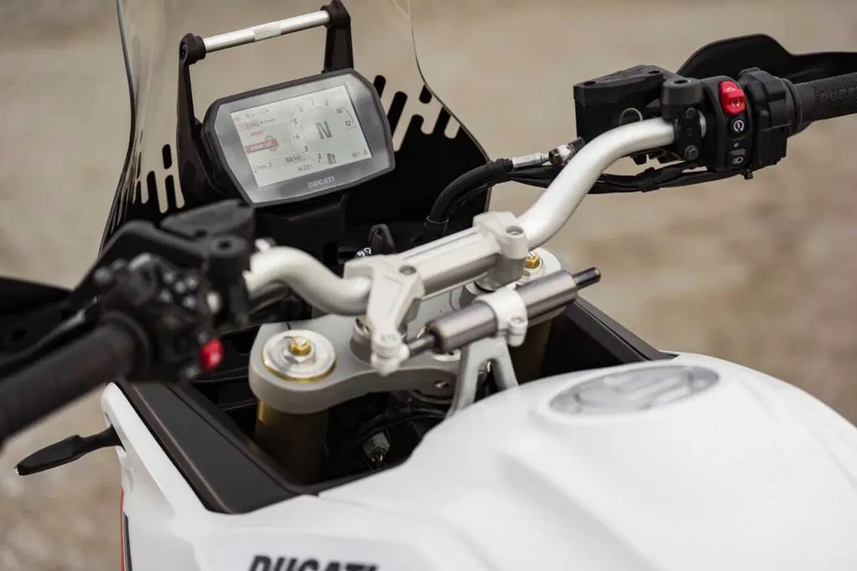 Ducati DesertX 2026: è tutta nuova! Com'è fatta e come cambia la adventure bolognese (18)
