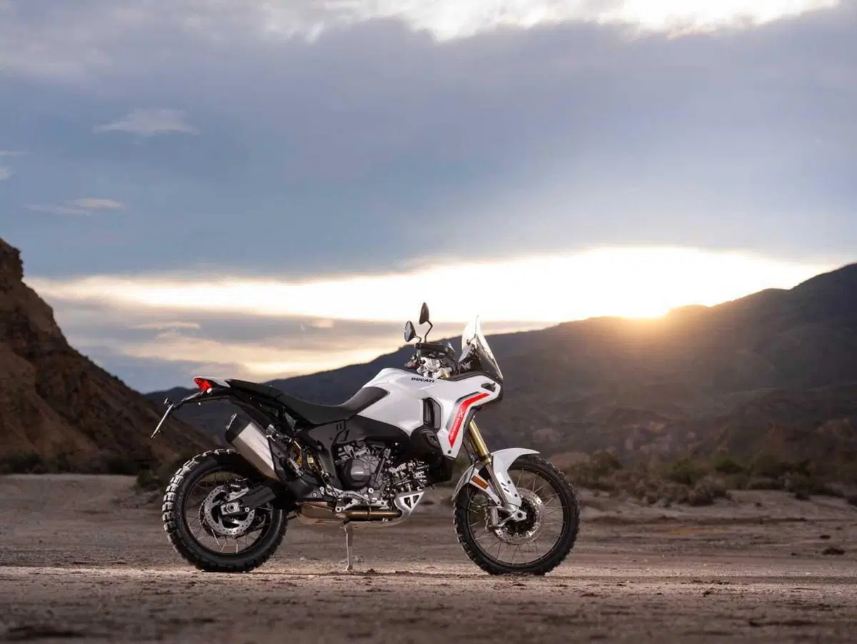 Ducati DesertX 2026: è tutta nuova! Com'è fatta e come cambia la adventure bolognese (34)