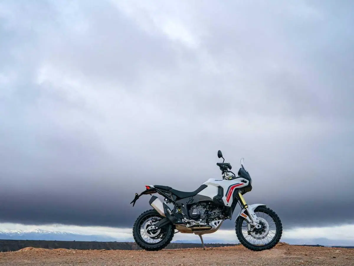 Ducati DesertX 2026: è tutta nuova! Com'è fatta e come cambia la adventure bolognese (36)