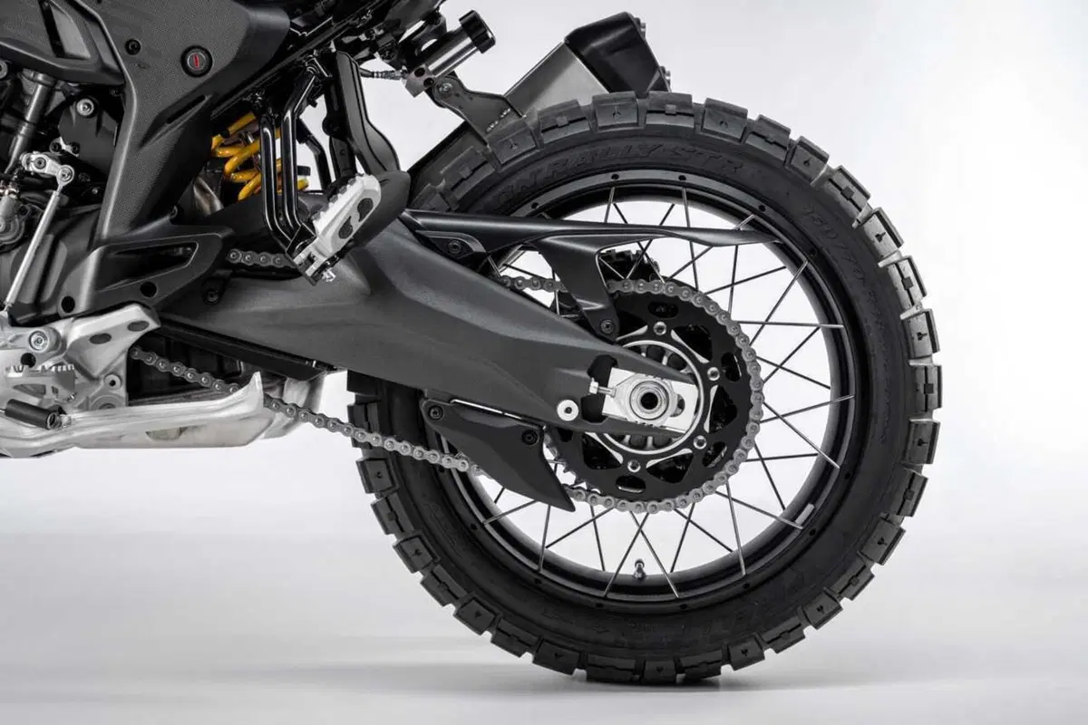 Ducati DesertX 2026: è tutta nuova! Com'è fatta e come cambia la adventure bolognese (39)