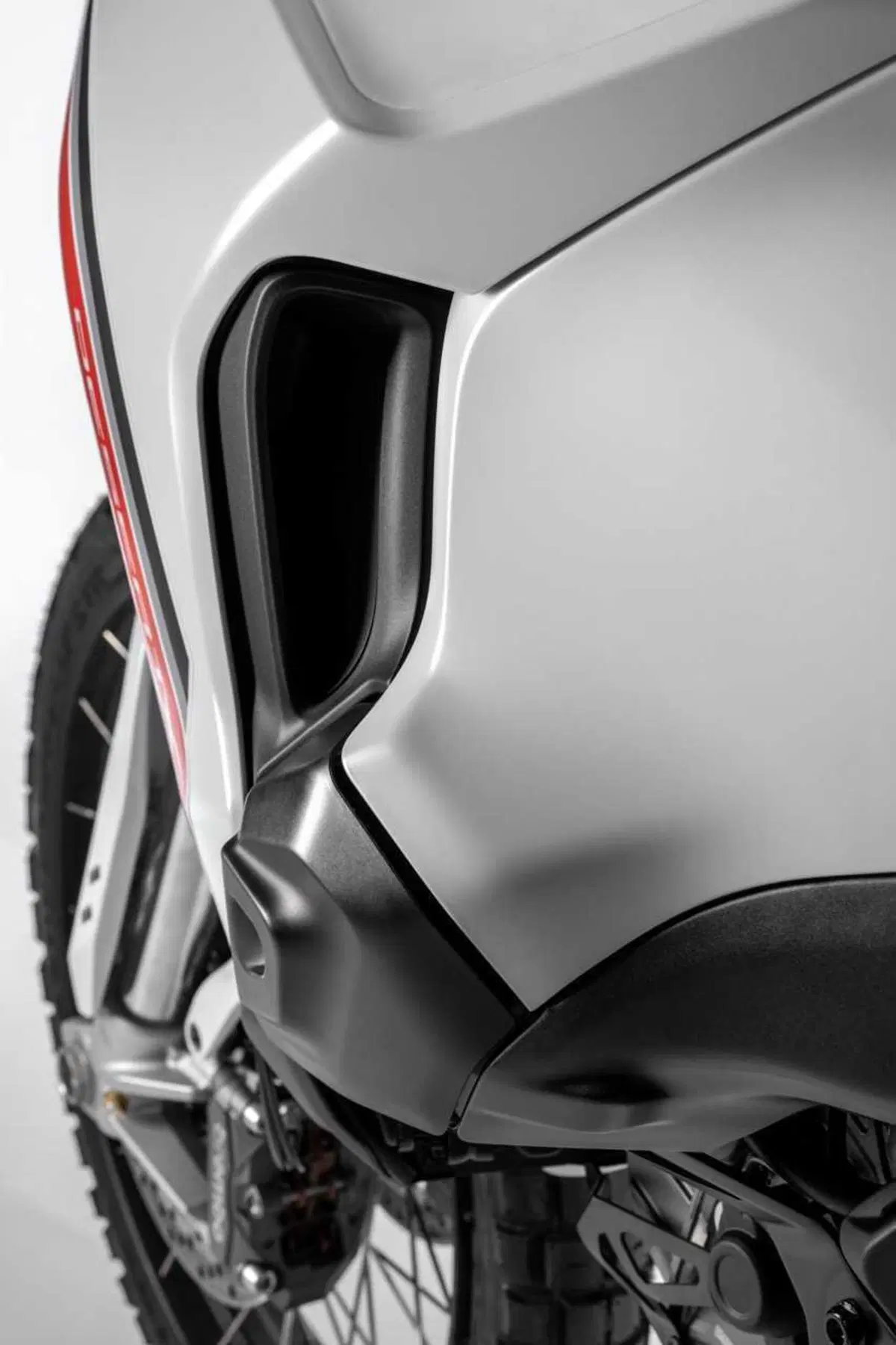 Ducati DesertX 2026: è tutta nuova! Com'è fatta e come cambia la adventure bolognese (53)
