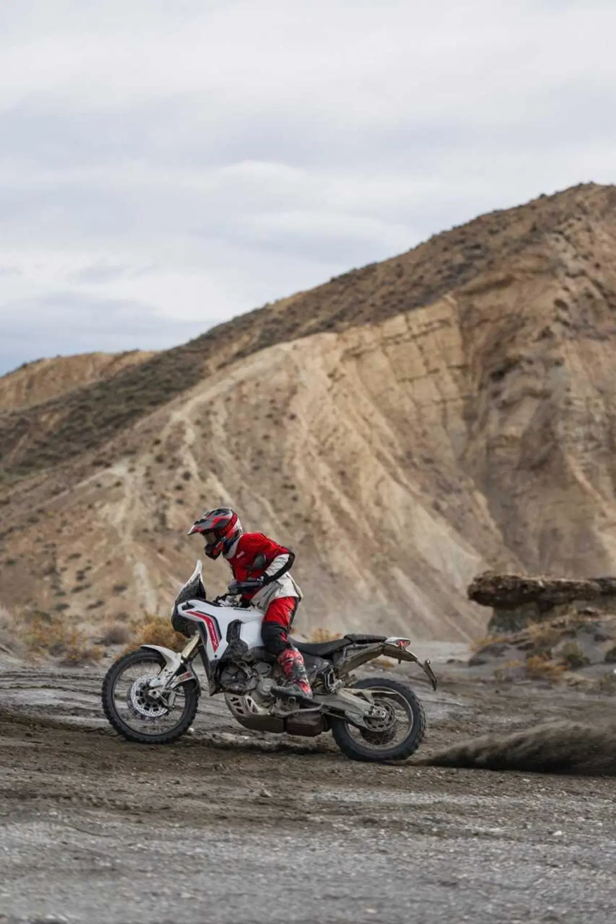 Ducati DesertX 2026: è tutta nuova! Com'è fatta e come cambia la adventure bolognese (88)