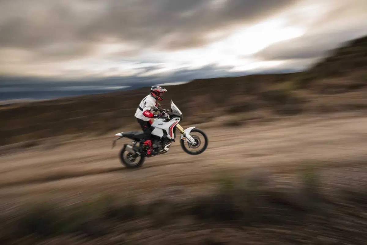 Ducati DesertX 2026: è tutta nuova! Com'è fatta e come cambia la adventure bolognese (92)