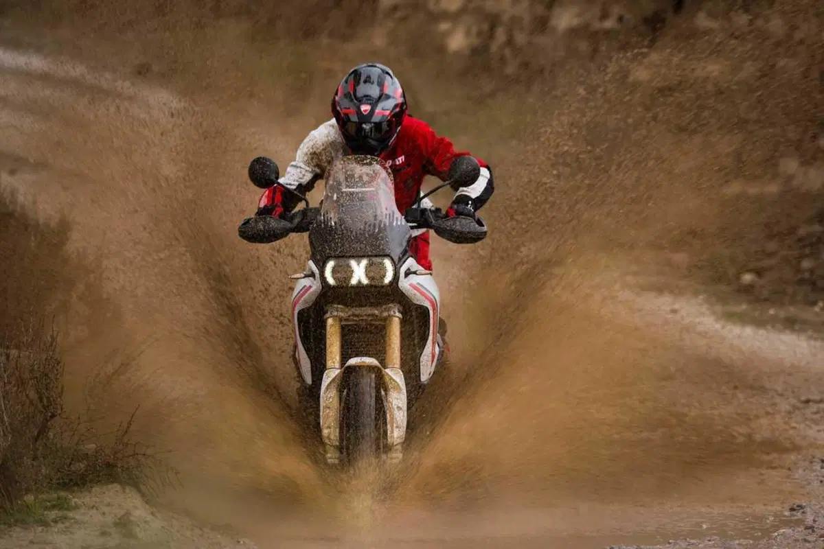 Ducati DesertX 2026: è tutta nuova! Com'è fatta e come cambia la adventure bolognese (95)