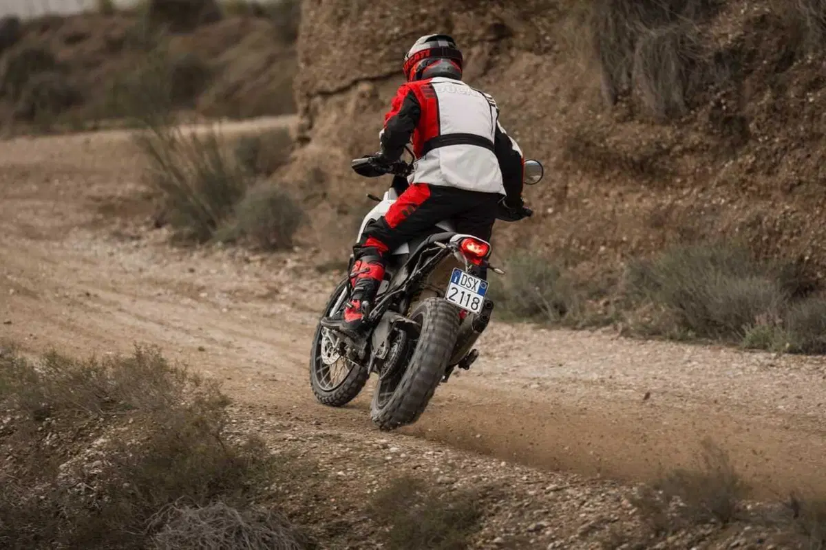 Ducati DesertX 2026: è tutta nuova! Com'è fatta e come cambia la adventure bolognese (98)