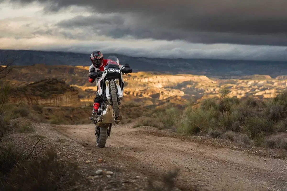 Ducati DesertX 2026: è tutta nuova! Com'è fatta e come cambia la adventure bolognese (101)