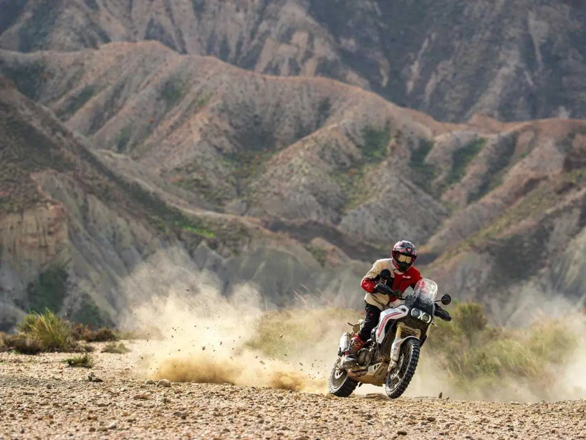 Ducati DesertX 2026: è tutta nuova! Com'è fatta e come cambia la adventure bolognese (111)