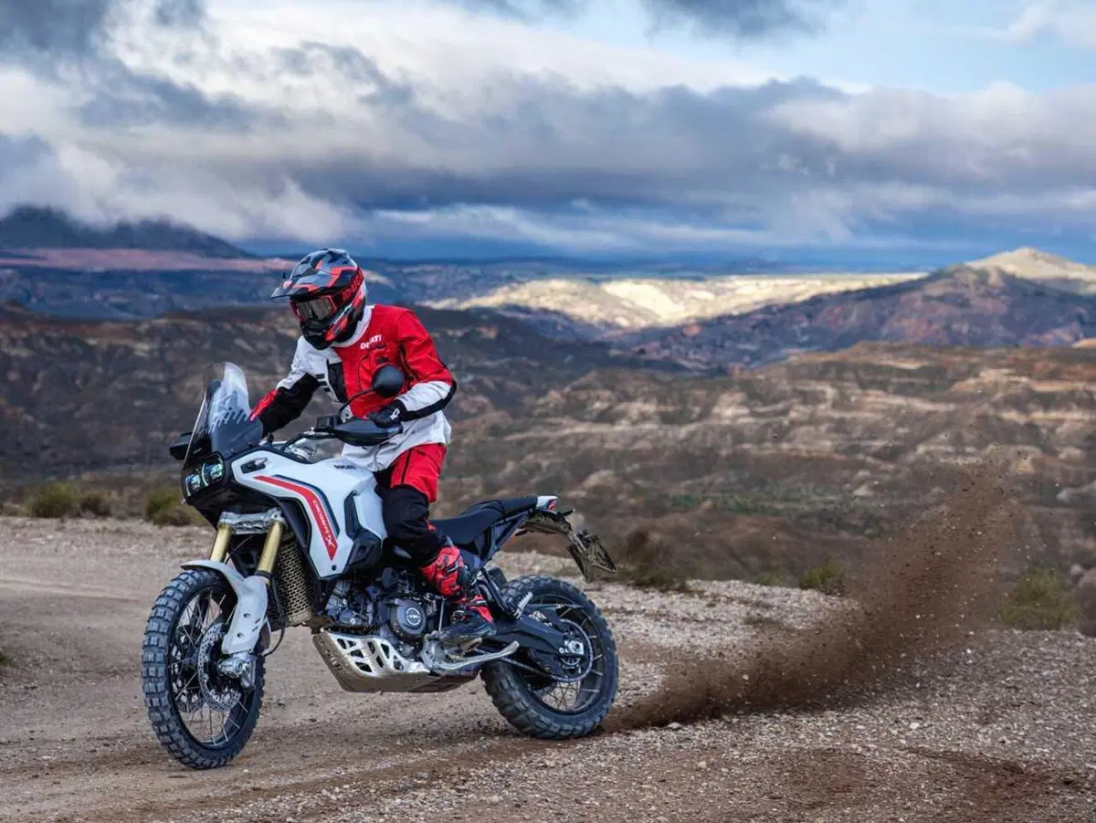 Ducati DesertX 2026: è tutta nuova! Com'è fatta e come cambia la adventure bolognese (119)