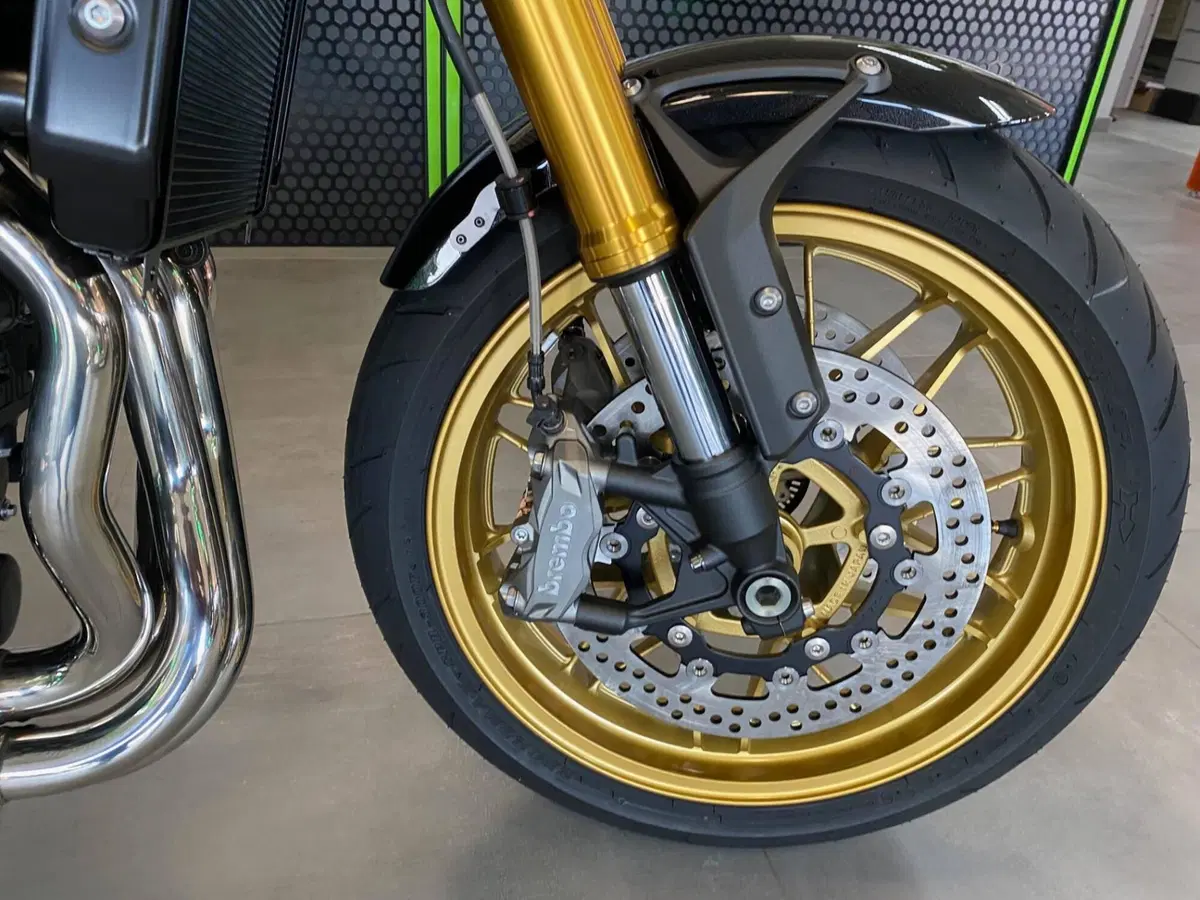 Kawasaki Z 900 RS SE (2026) (2)