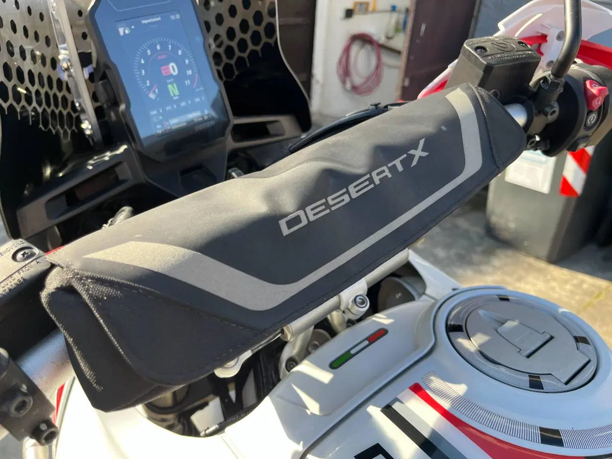 Ducati DesertX (2022 - 25) (9)