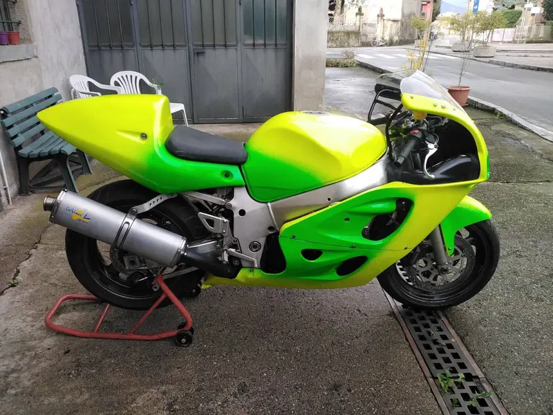 Suzuki GSX R 600 (1997 - 00) (9)