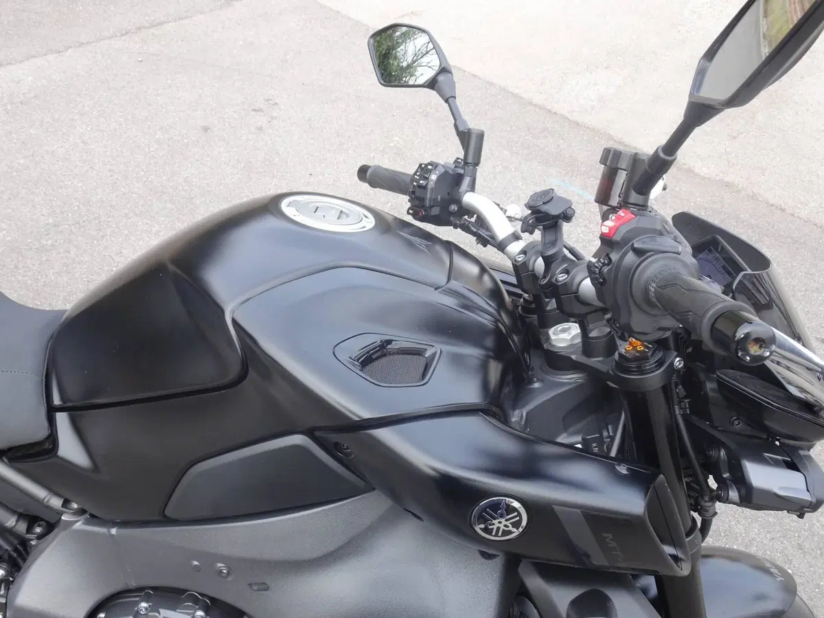 Yamaha MT-10 (2022 - 26) (11)