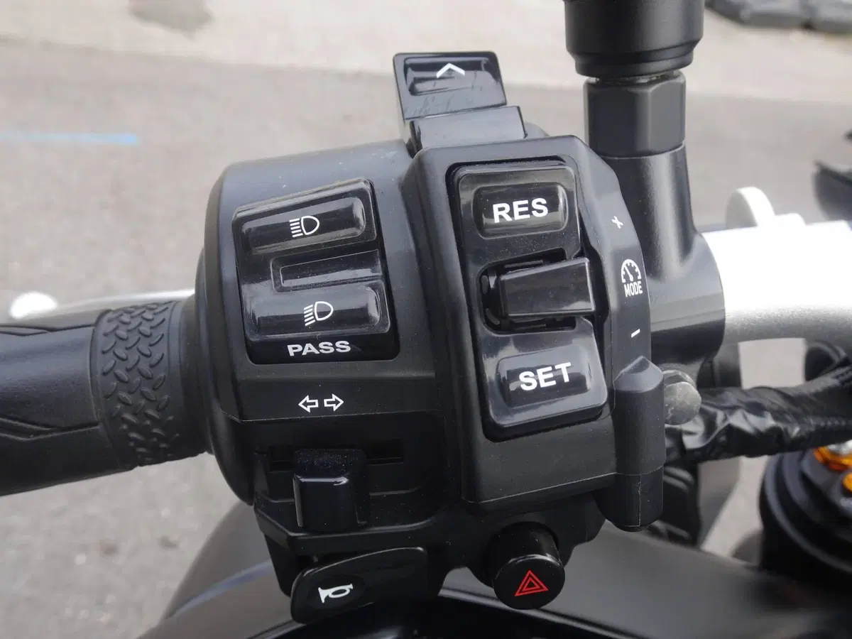 Yamaha MT-10 (2022 - 26) (17)