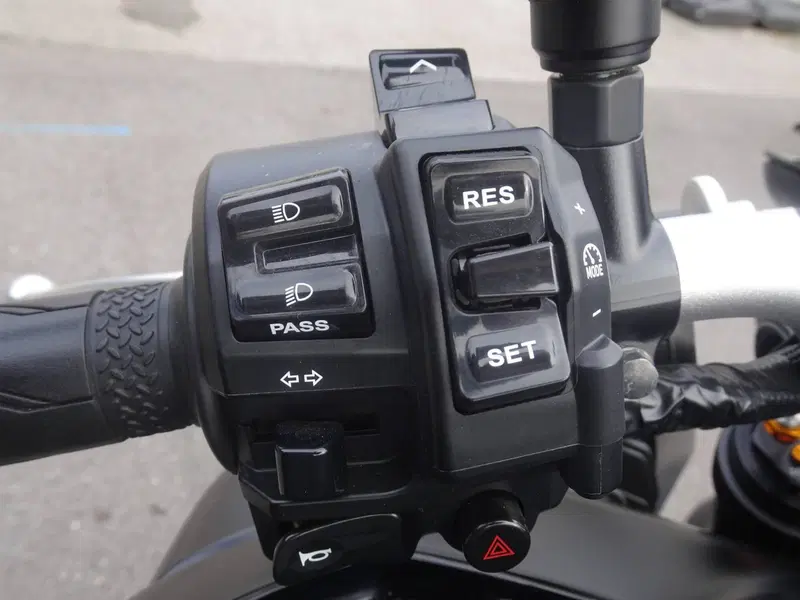 Yamaha MT-10 (2022 - 26) (17)