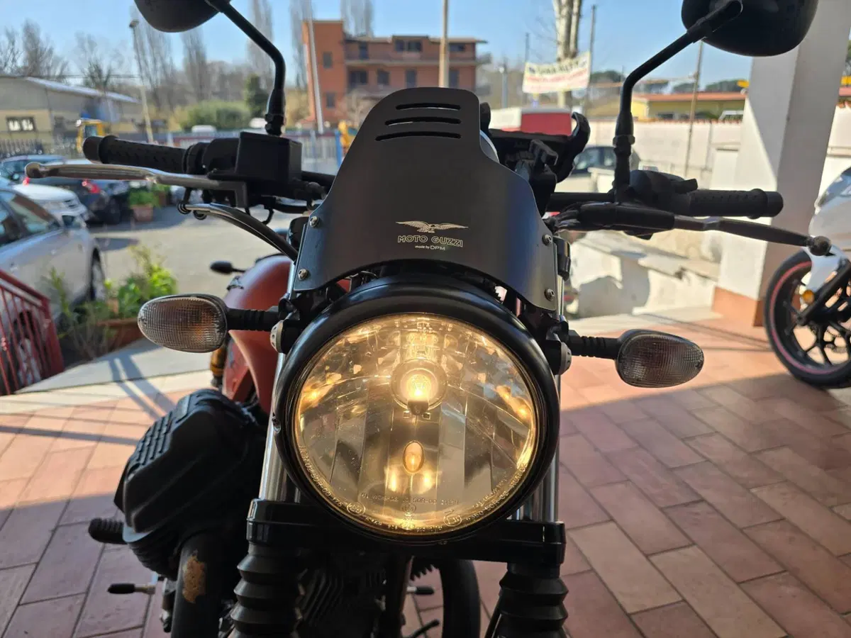 Moto Guzzi V9 Bobber Sport (2019 - 20) (5)