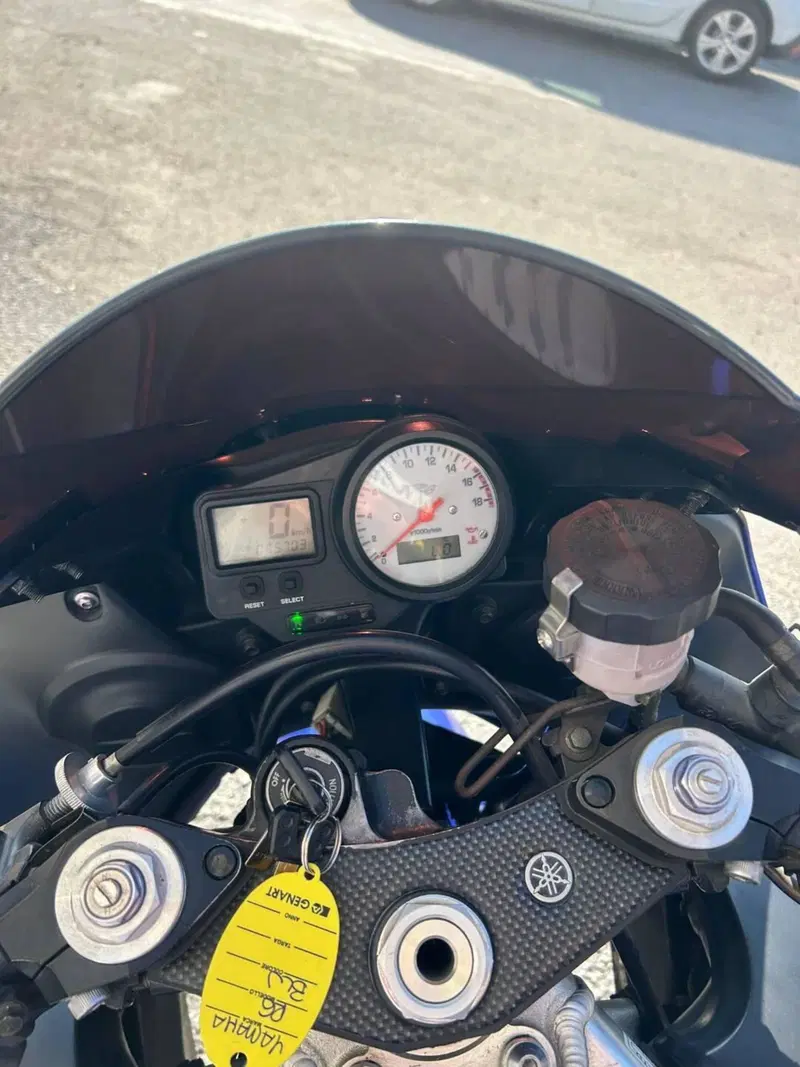 Yamaha YZF R6 (2001 - 02) (5)