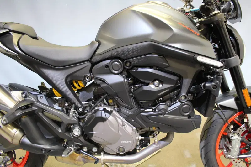 Ducati Monster 937 + (2021 - 25) (7)