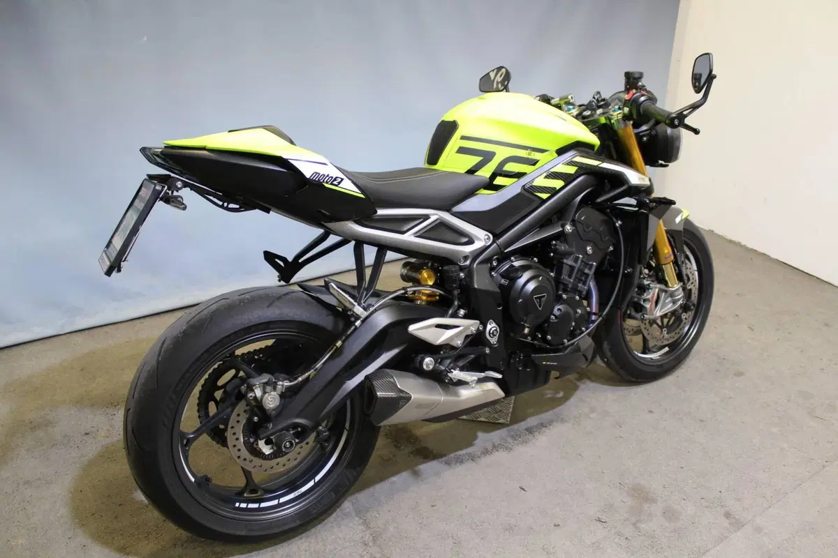 Triumph Street Triple 765 Moto2 Edition (2023 - 24) (4)