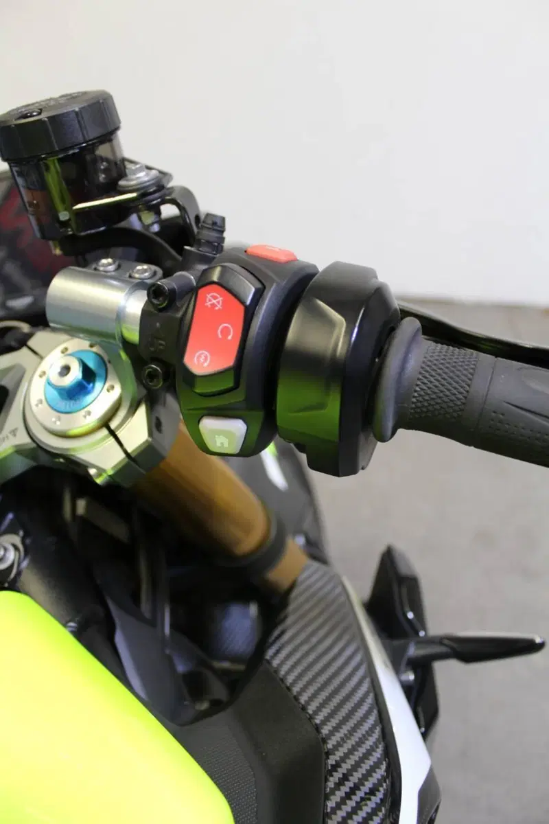 Triumph Street Triple 765 Moto2 Edition (2023 - 24) (12)