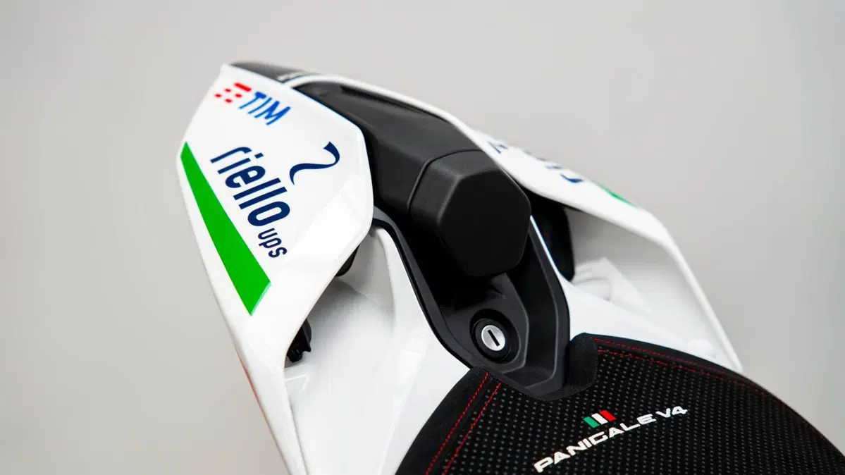 Ducati Panigale V4 Tricolore Italia (2025 - 26) (10)