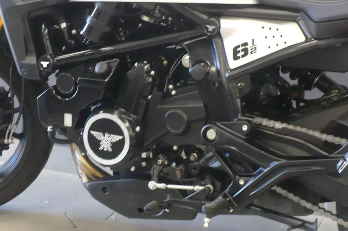 Moto Morini SEIEMMEZZO STR (2022 - 26) (7)