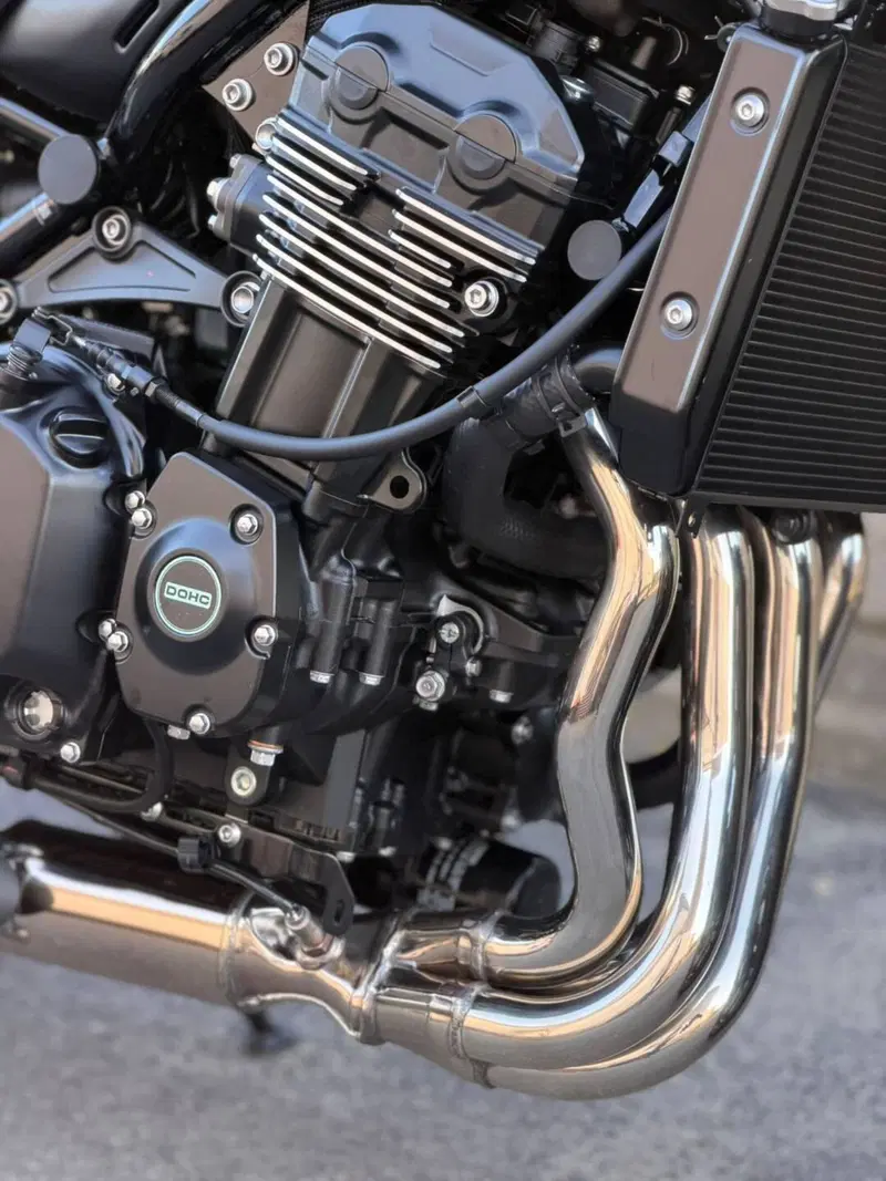 Kawasaki Z 900 RS Black Ball Edition (2026) (3)