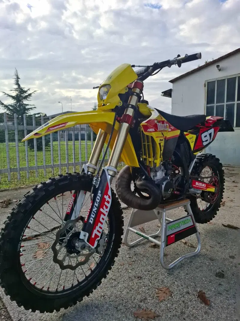 Suzuki RM 250 (2005 - 06) (3)