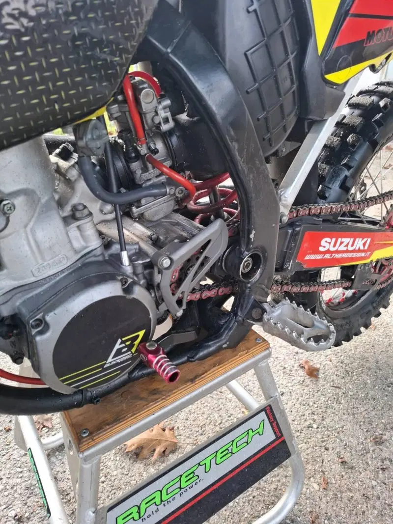 Suzuki RM 250 (2005 - 06) (4)