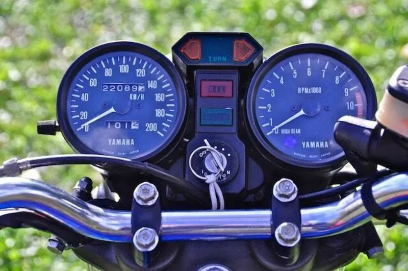 Yamaha XS400 (5)