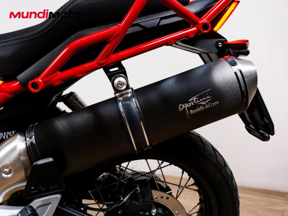 Moto Guzzi V85 TT Evocative Graphics (2021 - 23) (12)