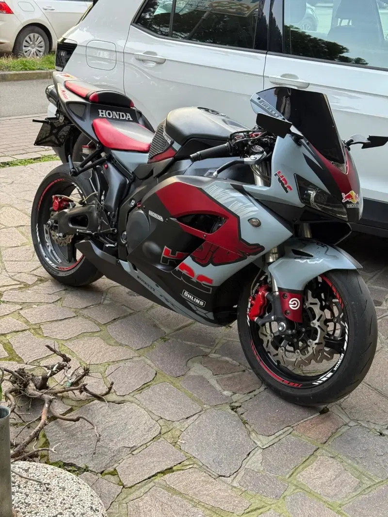 Honda CBR 1000 RR Fireblade (2004 - 05) (2)