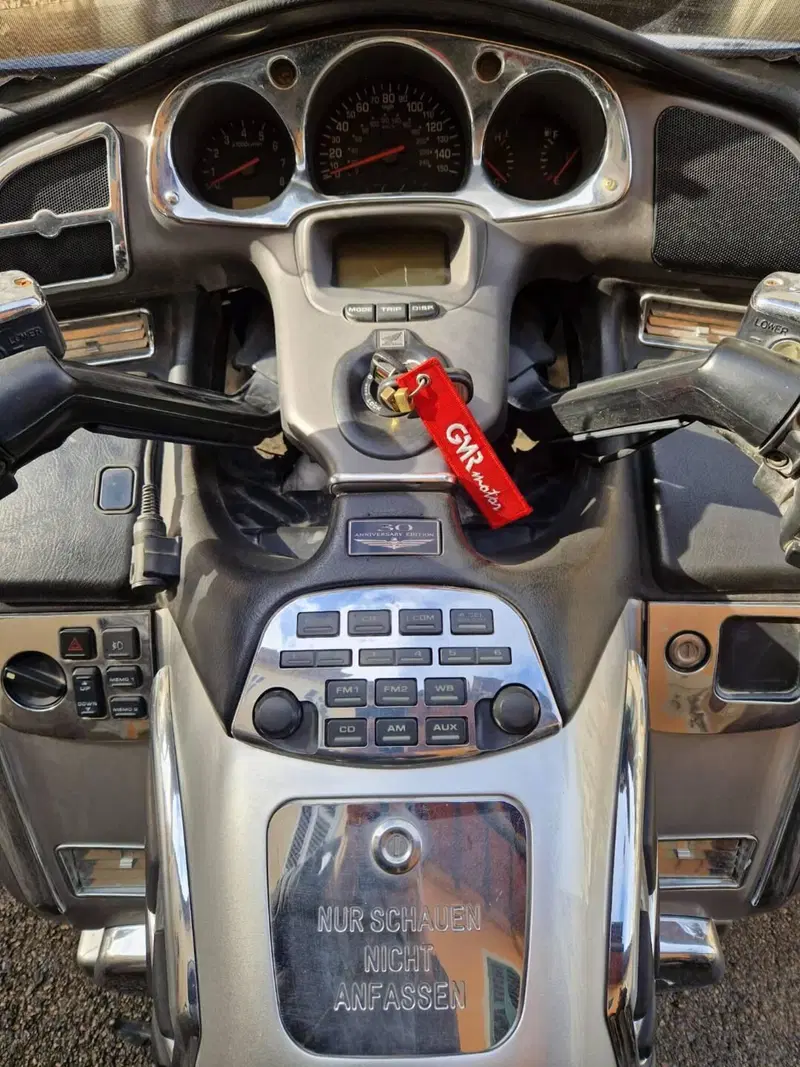 Honda GL 1800 Gold Wing (2000 - 05) (6)