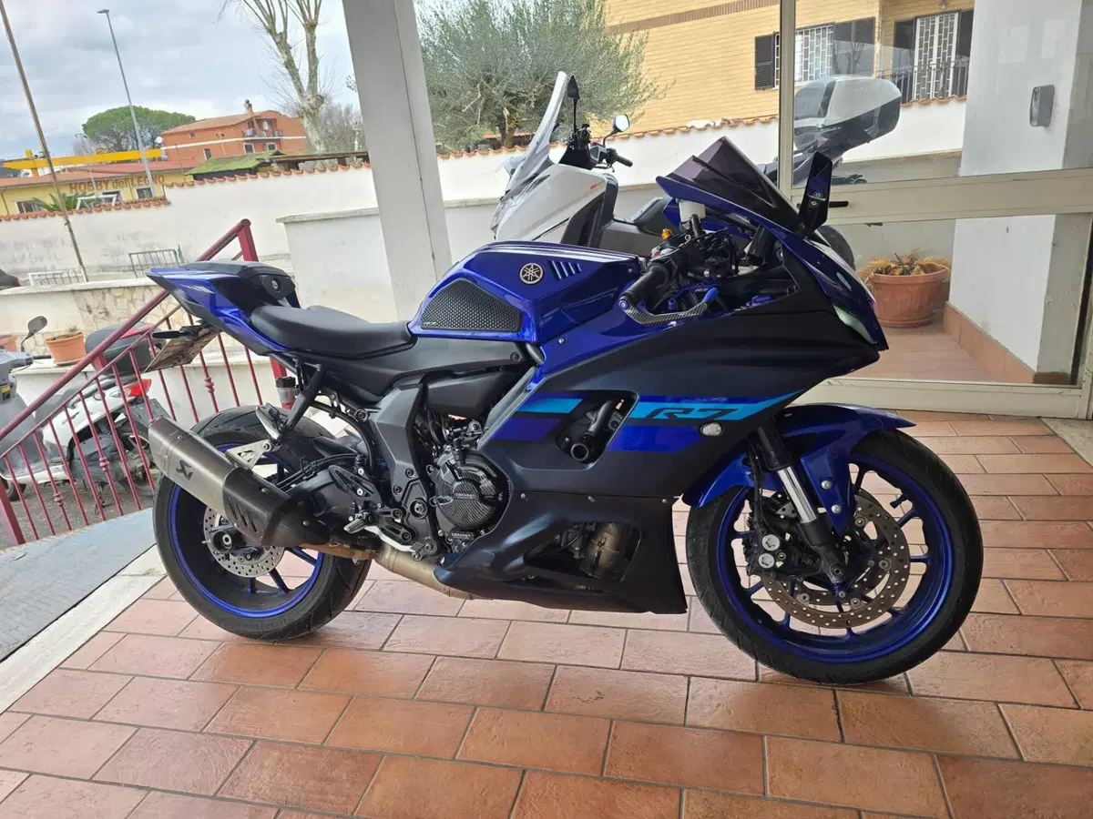 Yamaha YZF R7 (2021 - 25)