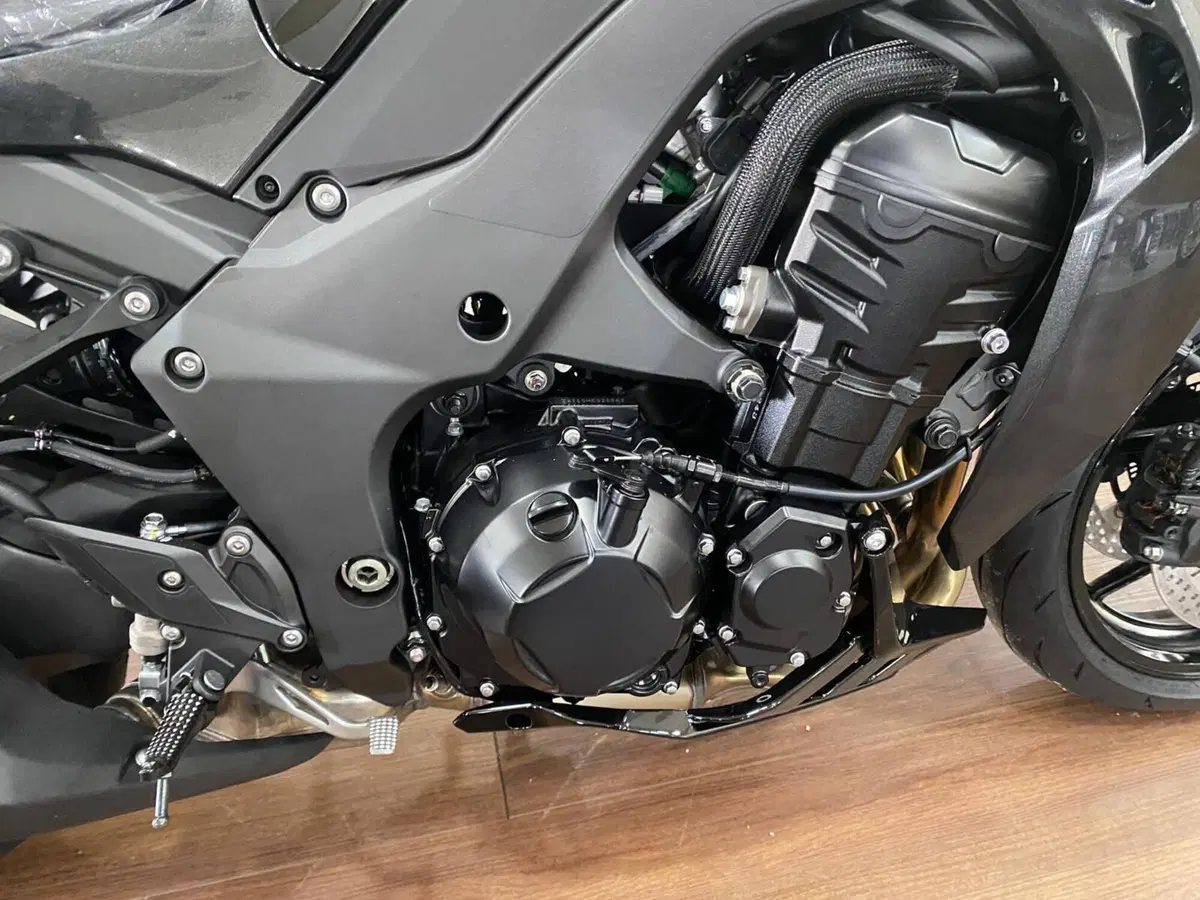 Kawasaki Z 1100 (2026) (8)