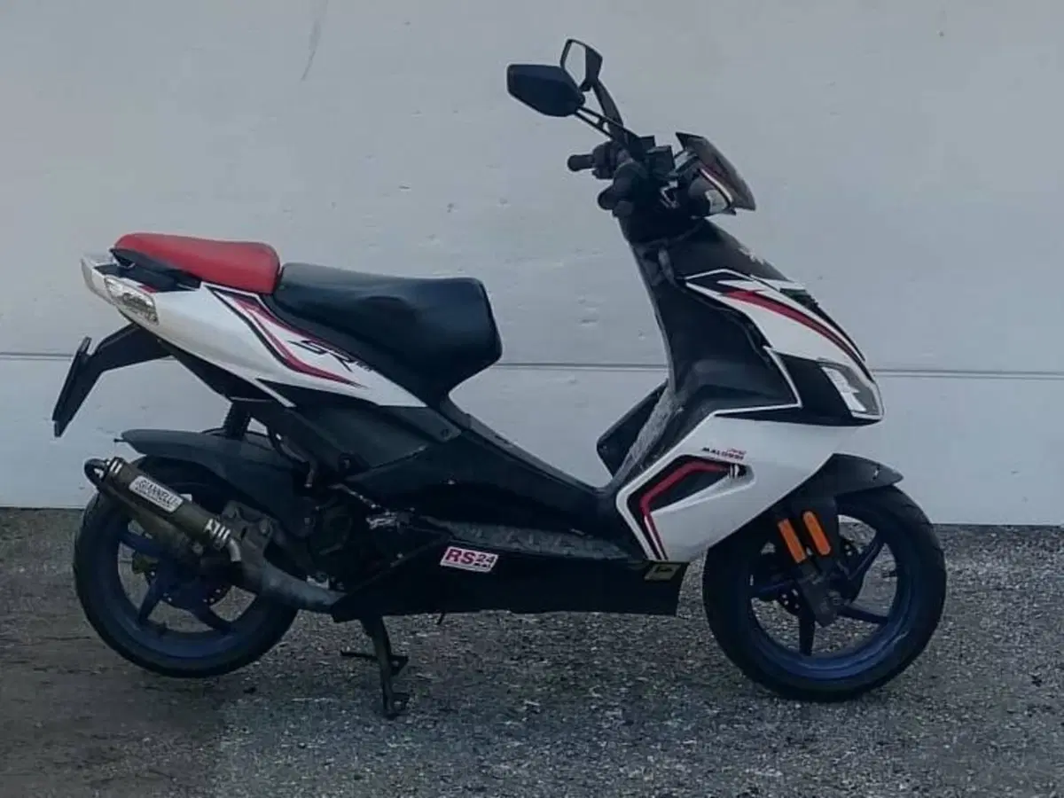 Aprilia SR 50 R Factory (2012 - 15)