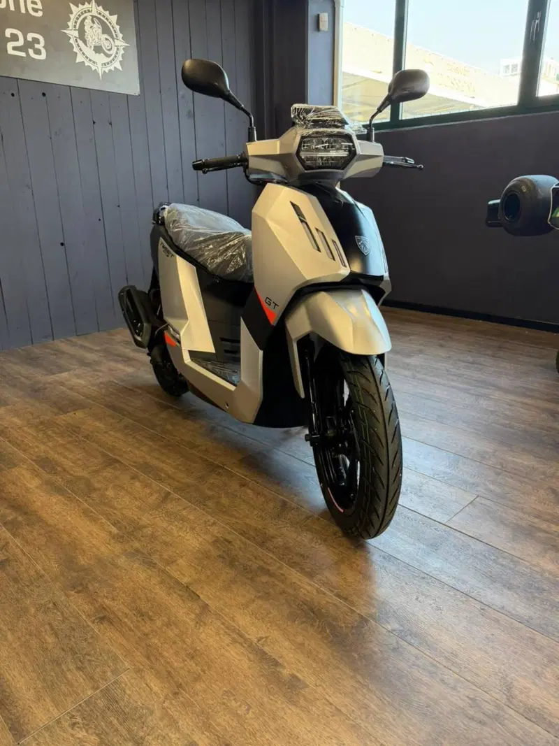 Peugeot Tweet 200 FL GT (2025 - 26)