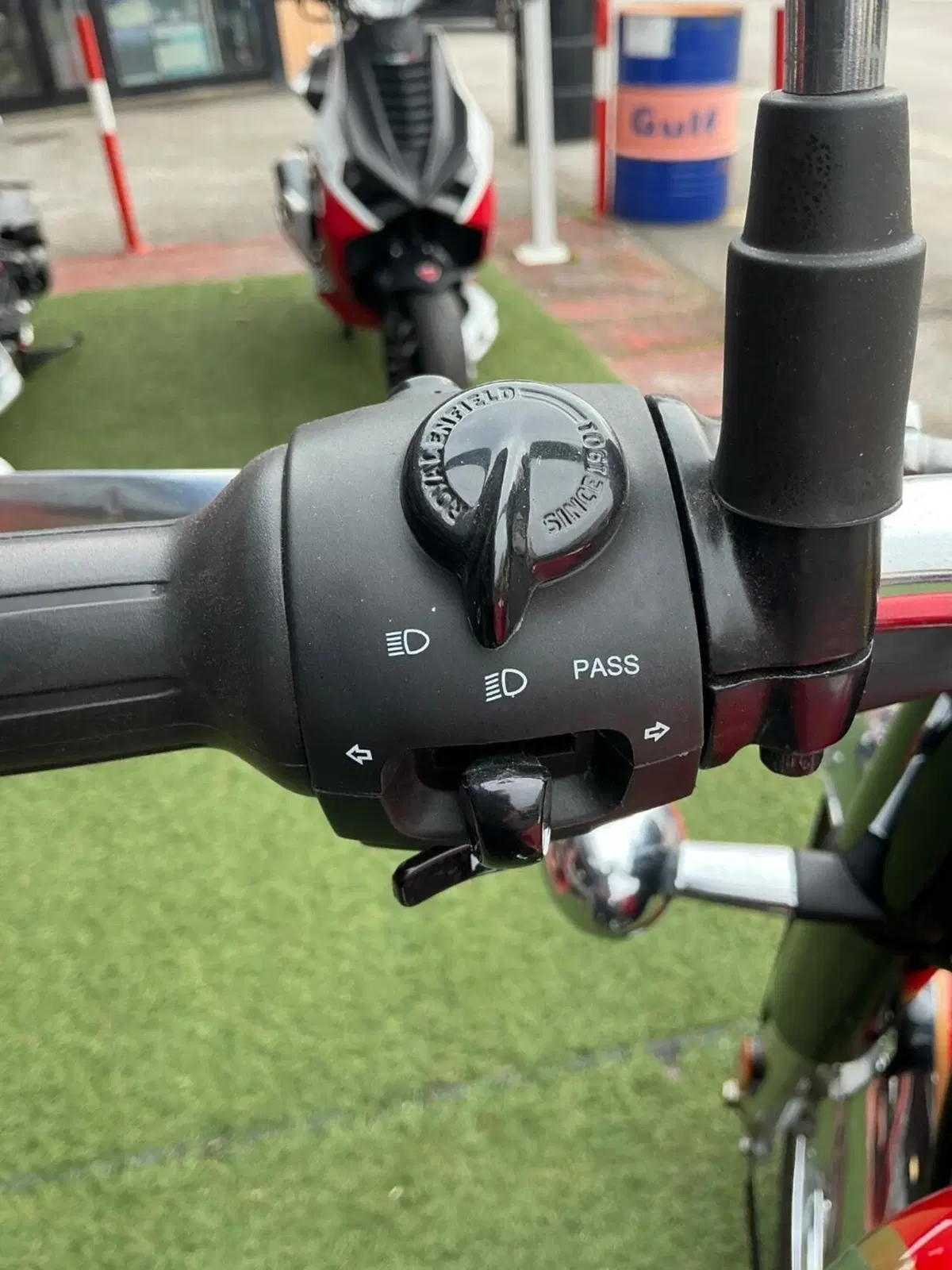 Royal Enfield Classic 350 (2021 - 26) (13)