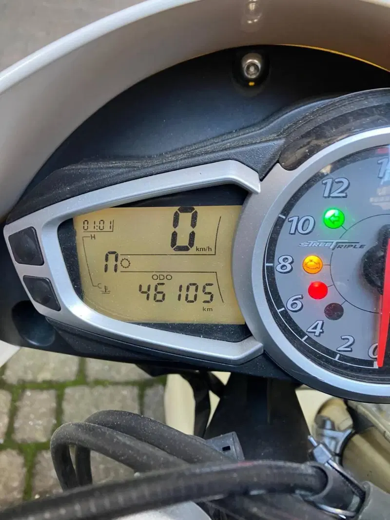 Triumph Street Triple (2007 - 12) (5)