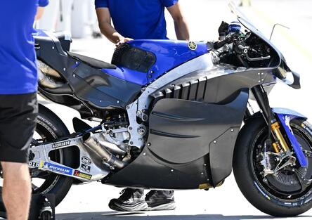 MotoGP 2026. Yamaha, un 2026 come se fosse un test per il 2027, spiega Max Bartolini: Con il V4 è tutto diverso. L'850 sarà un fratello dell'attuale 1000