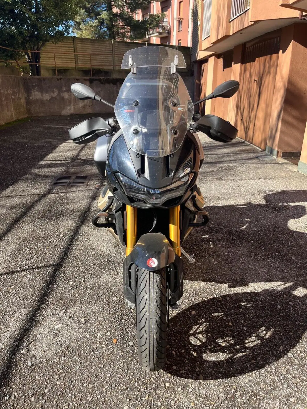 Moto Guzzi V100 Mandello S (2022 - 24)