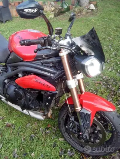 Triumph Speed Triple 1050 (2011 - 13) usata